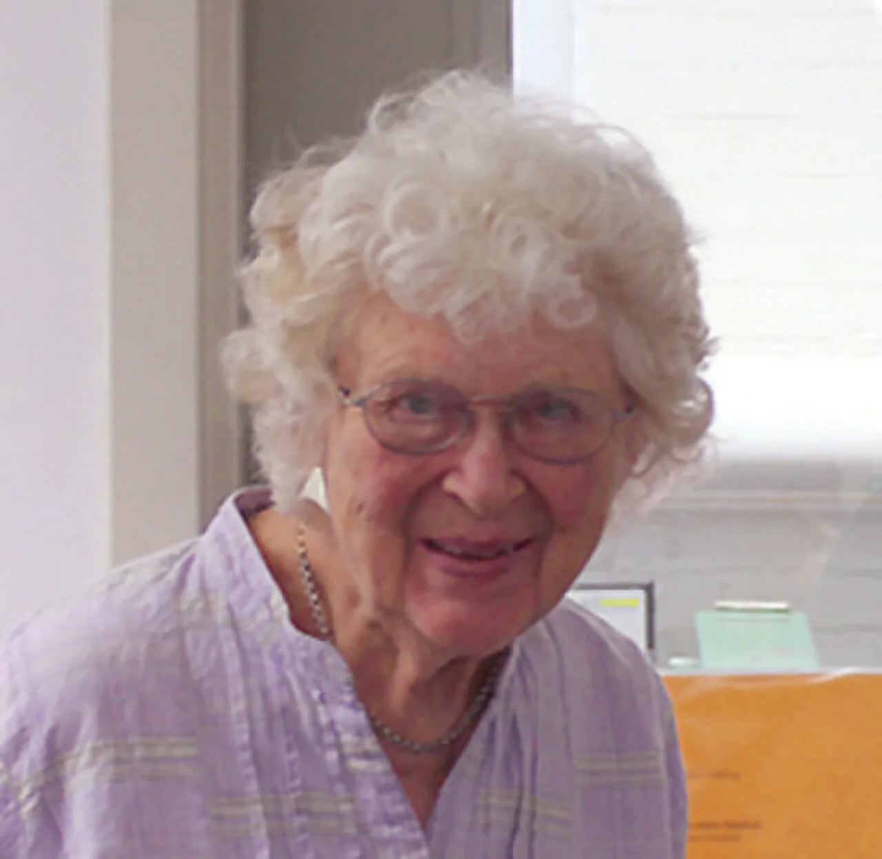 Portrait of Lois Betteridge (1928–2020) – memorial page