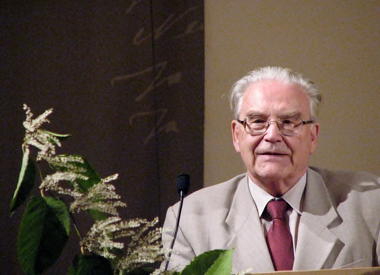 Portrait of Anto Raukas (1935–2021) – memorial page