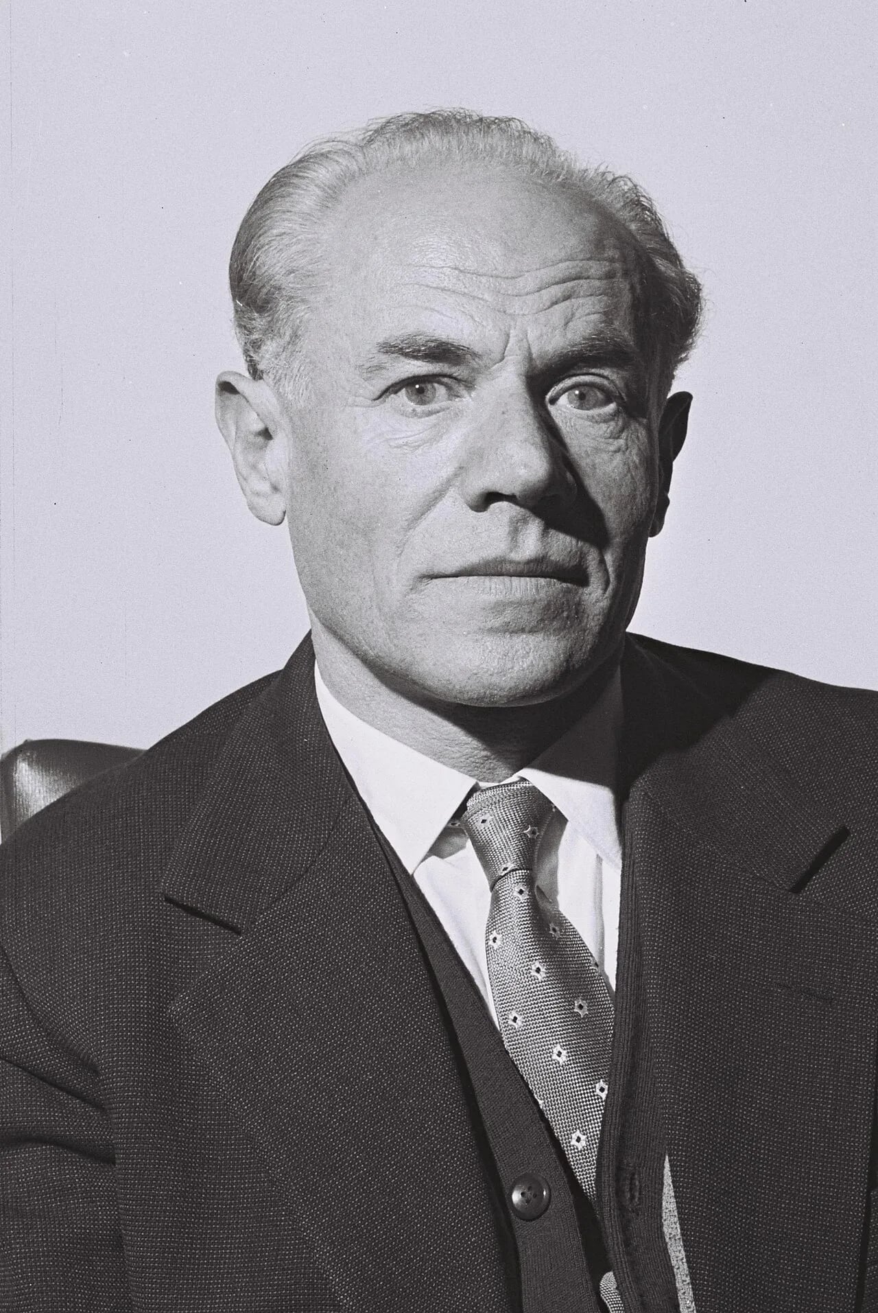 Portrait of Samuel Mikunis (1903–1982) – memorial page