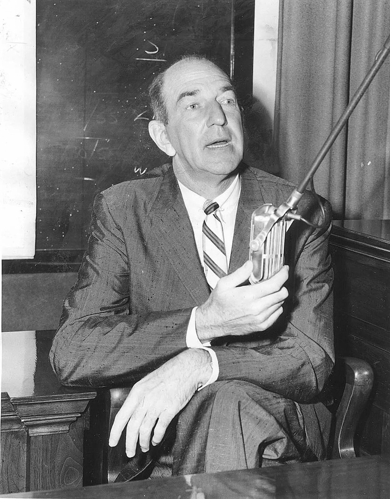 Porträt von Howard Rushmore (1913–1958) – Gedenkseite