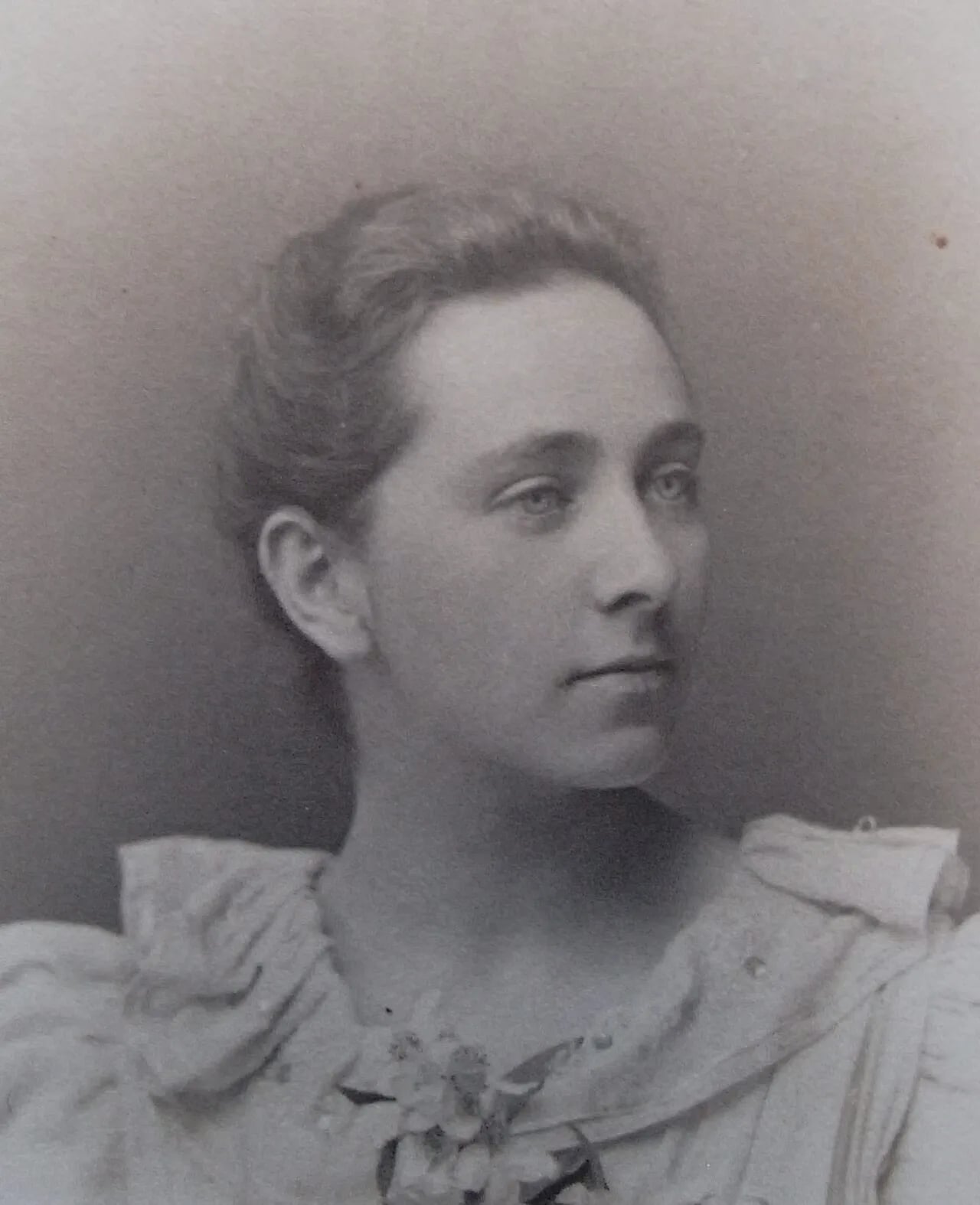 Portrait of Edith Anne Stoney (1869–1938) – memorial page
