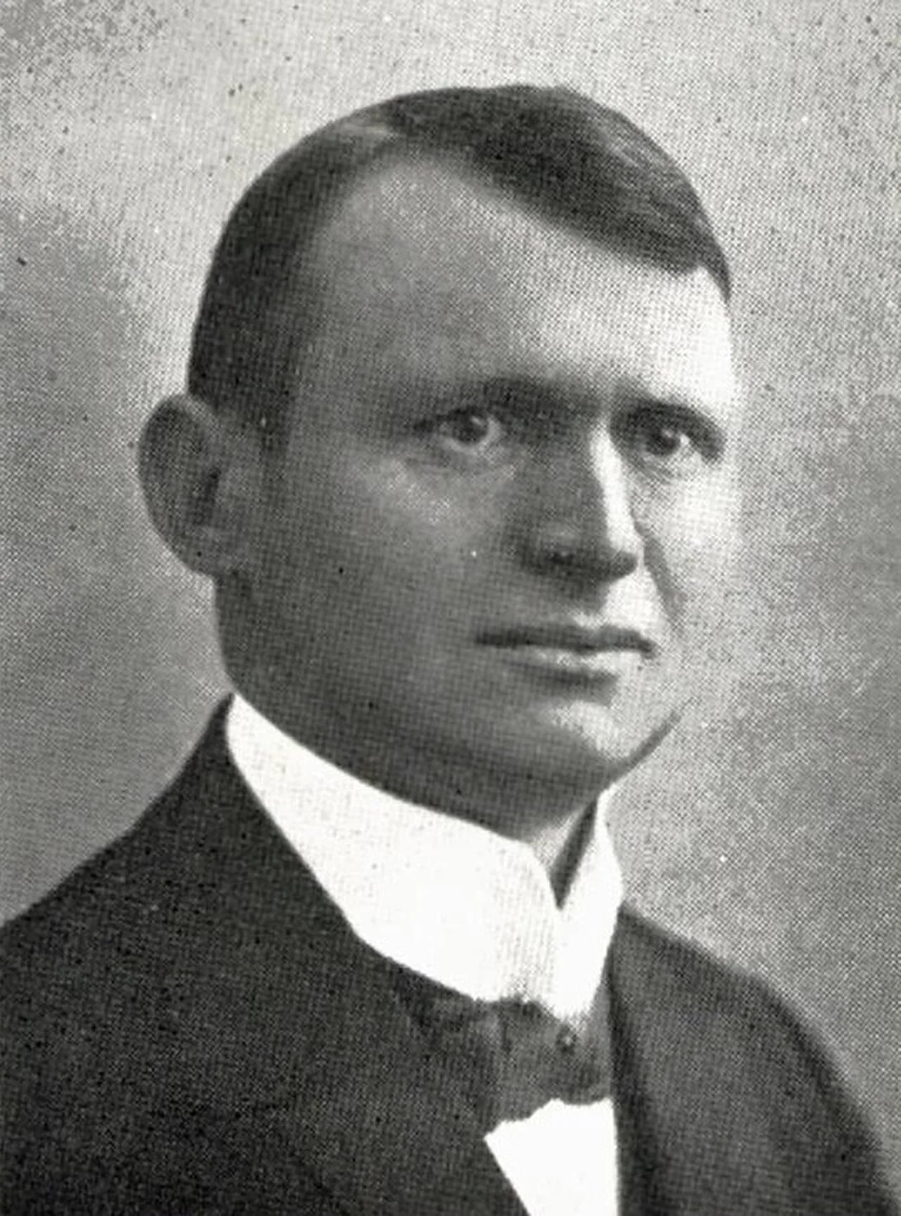 Portrait of Johan Osness (1872–1961) – memorial page