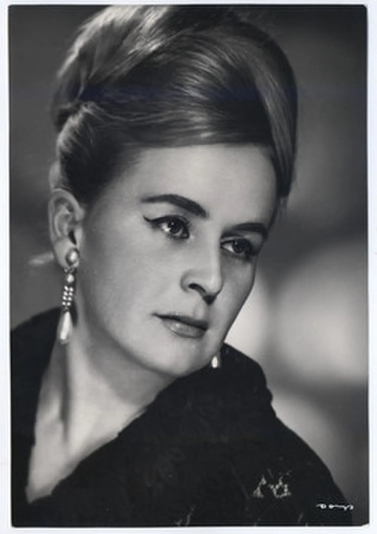Portrait of Halina Słonicka (1931–2000) – memorial page