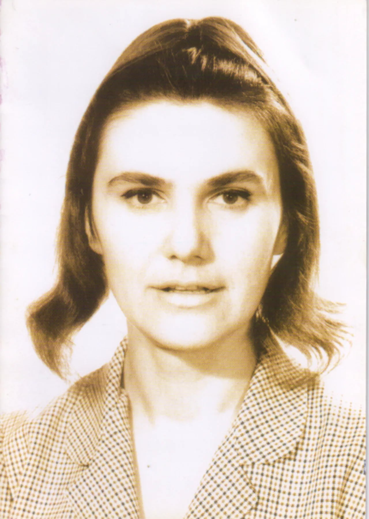 Portrait of Dora Staewa (1933–2020) – memorial page