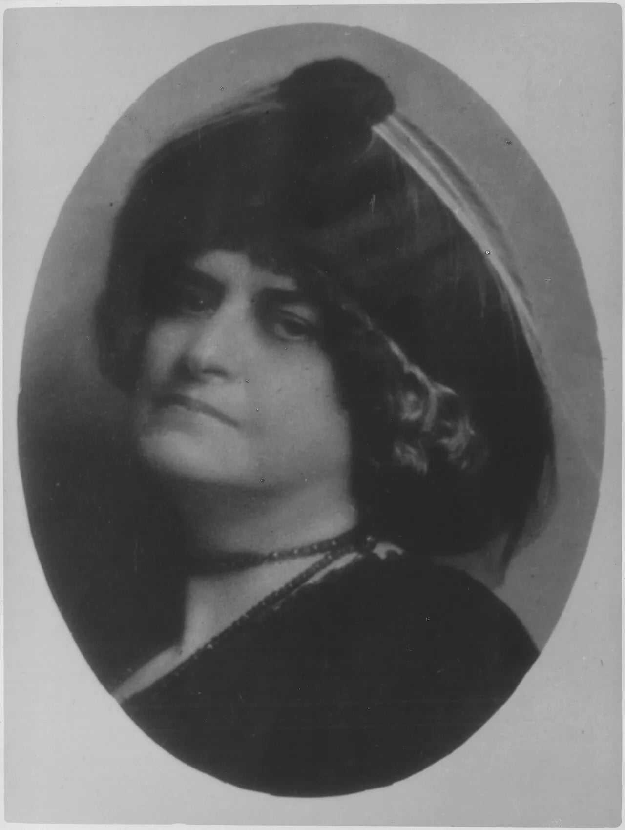 Portrait of Elizabeth McGillivray Knowles (1866–1928) – memorial page