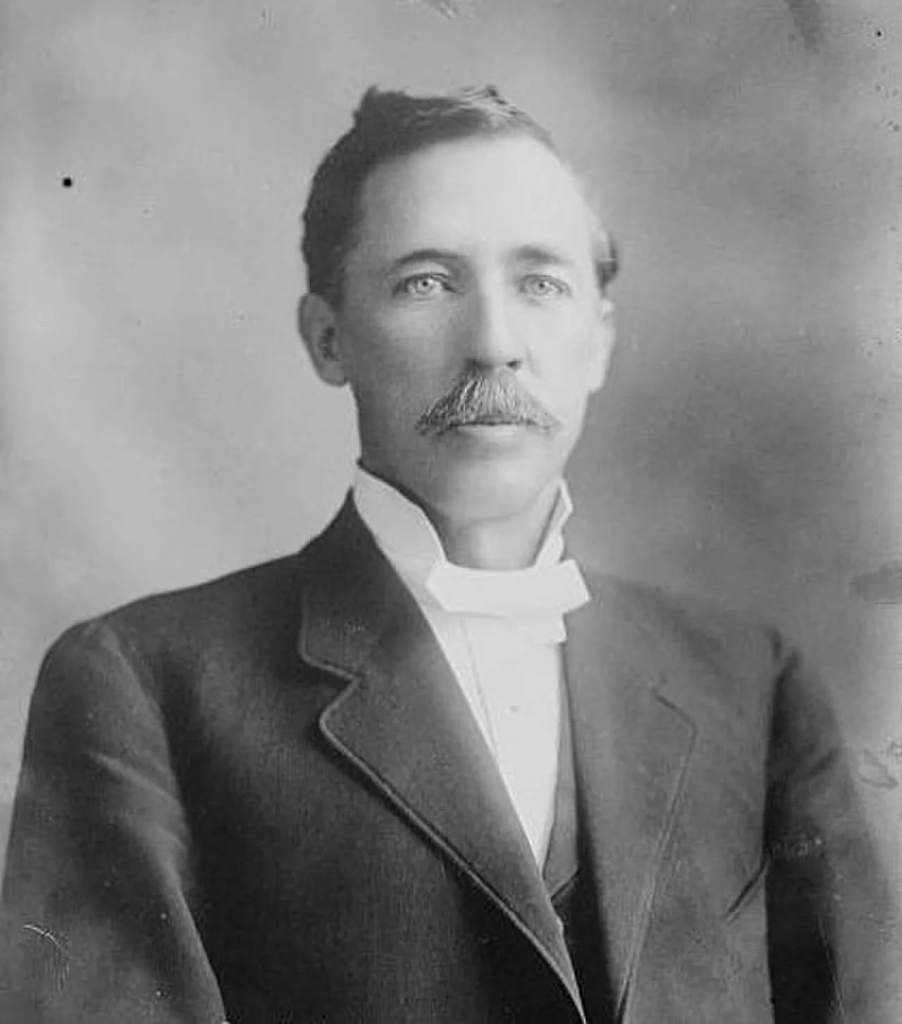 Portrait of Lee Cruce (1863–1933) – memorial page