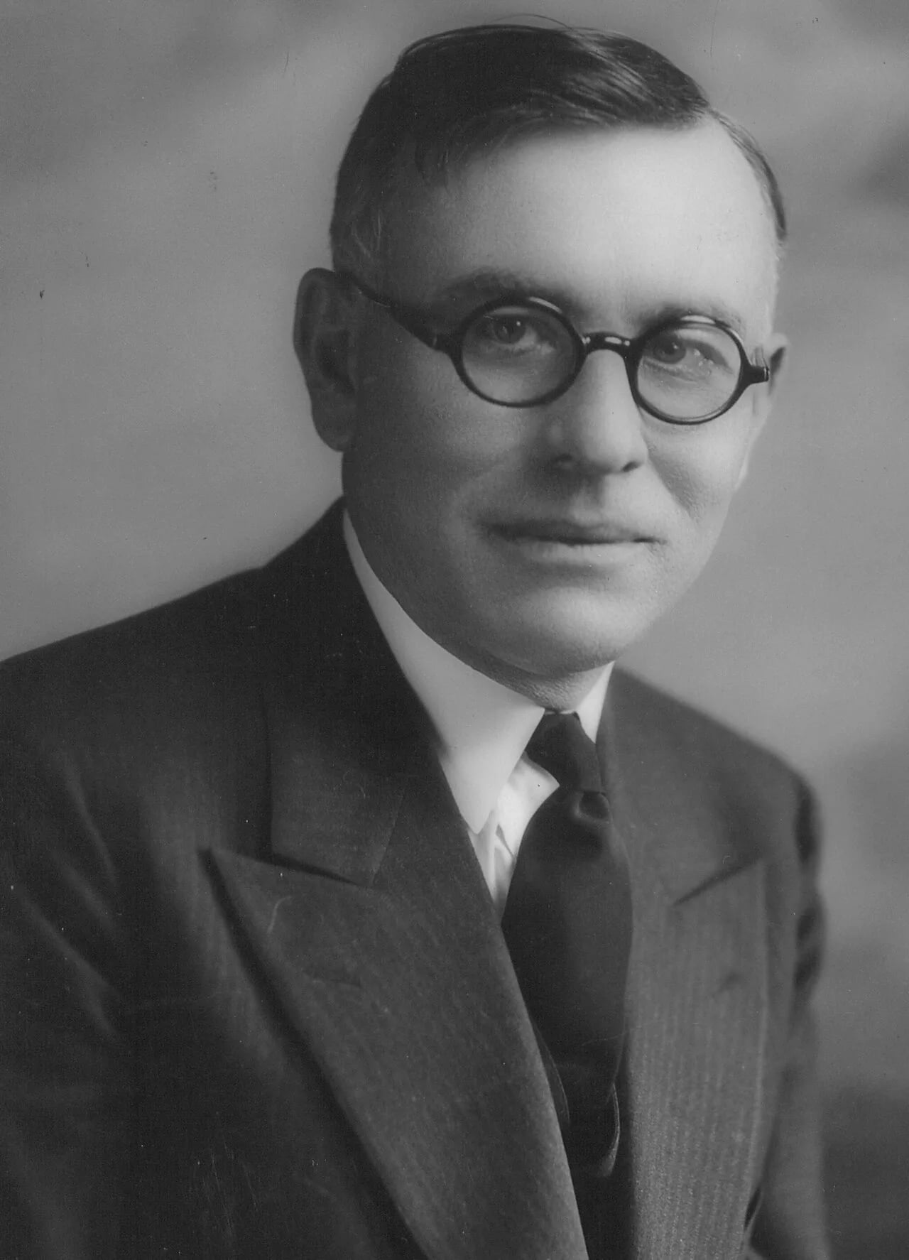 Portrait of Roy McKittrick (1888–1961) – memorial page