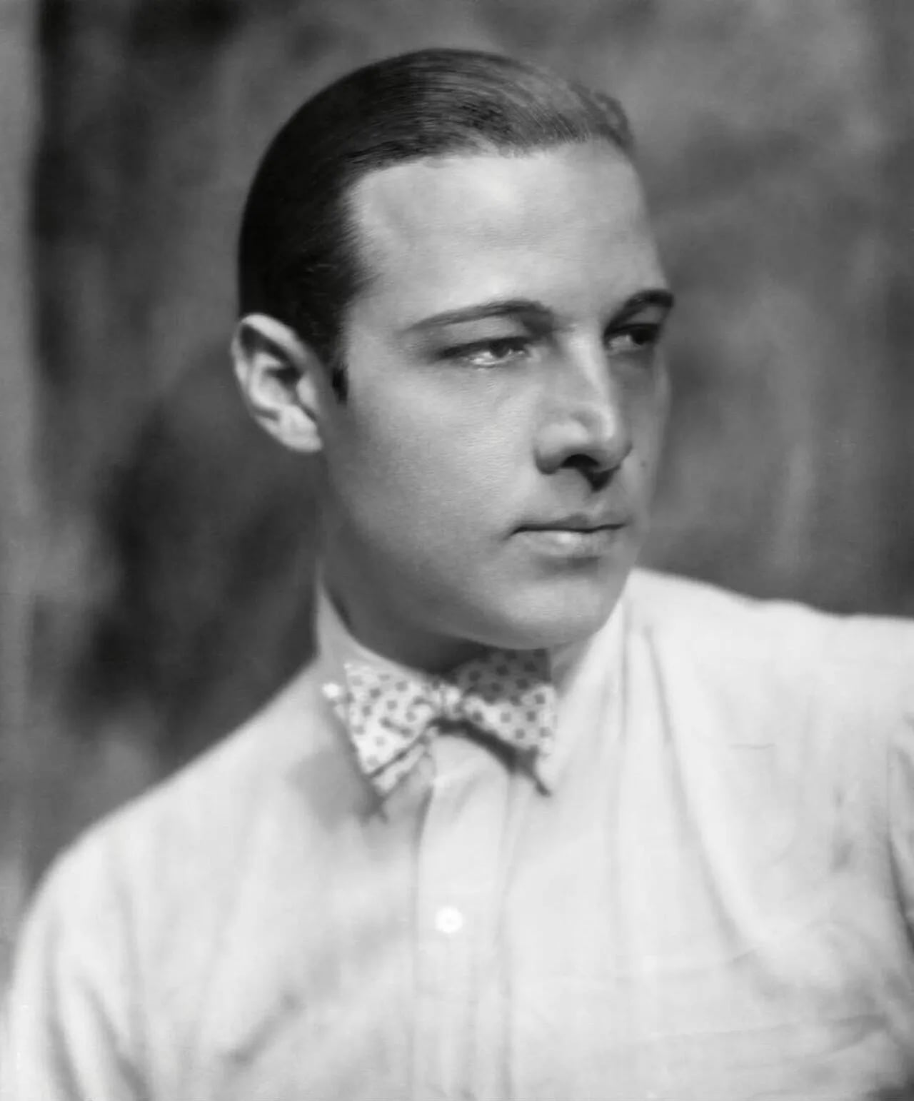 Portrait of Rudolph Valentino (1895–1926) – memorial page