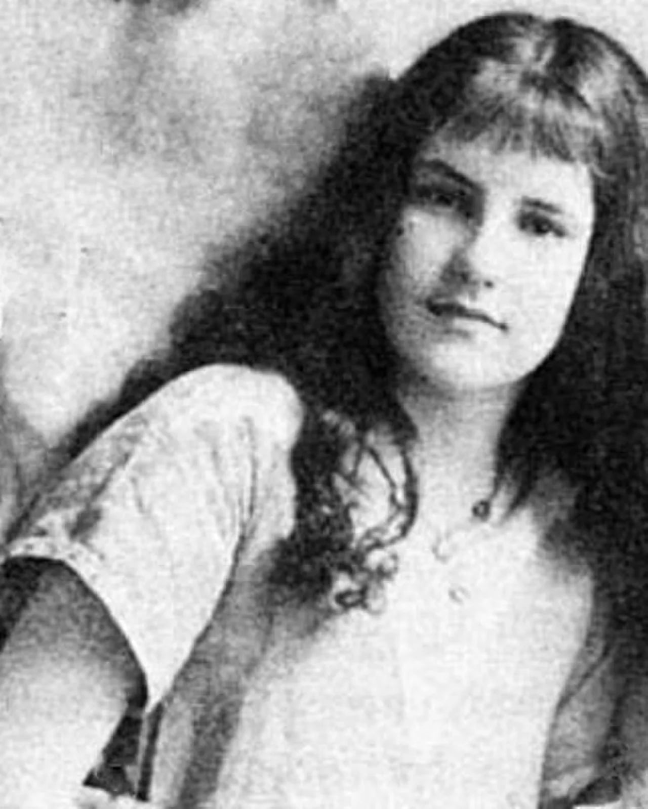 Portrait of Margaret Harrison (1899–1995) – memorial page
