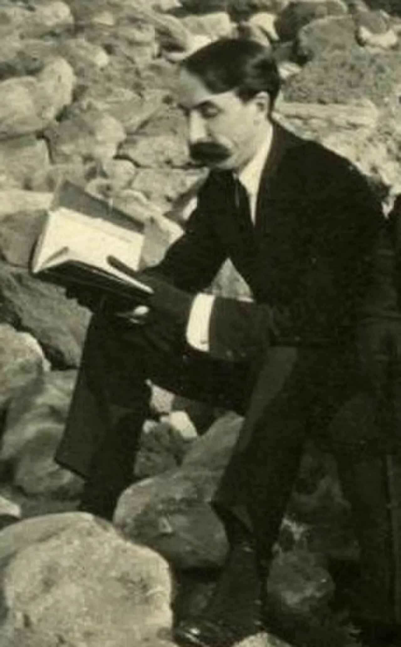 Porträt von Pierre Mornand (1884–1972) – Gedenkseite