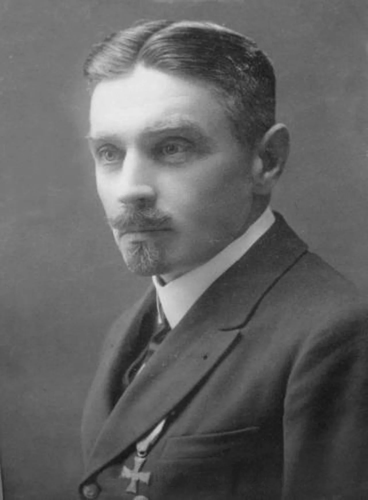 Porträt von Xawery Czernicki (1882–1940) – Gedenkseite