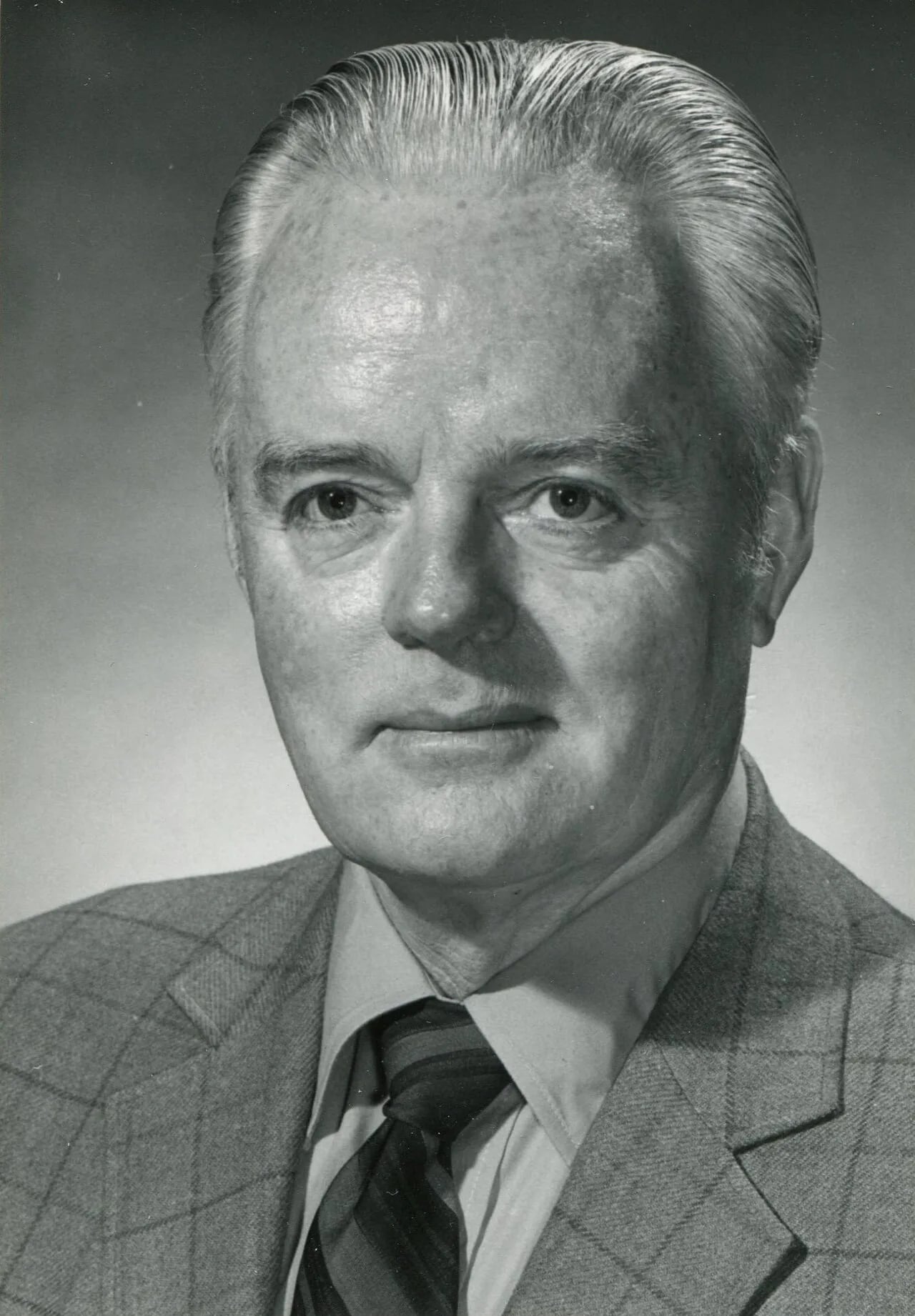 Portrait of Douglas Tynwald Kelly (1920–2006) – memorial page