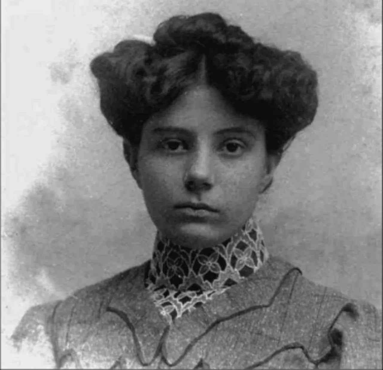 Portrait of Sara Llorens de Serra (1881–1954) – memorial page