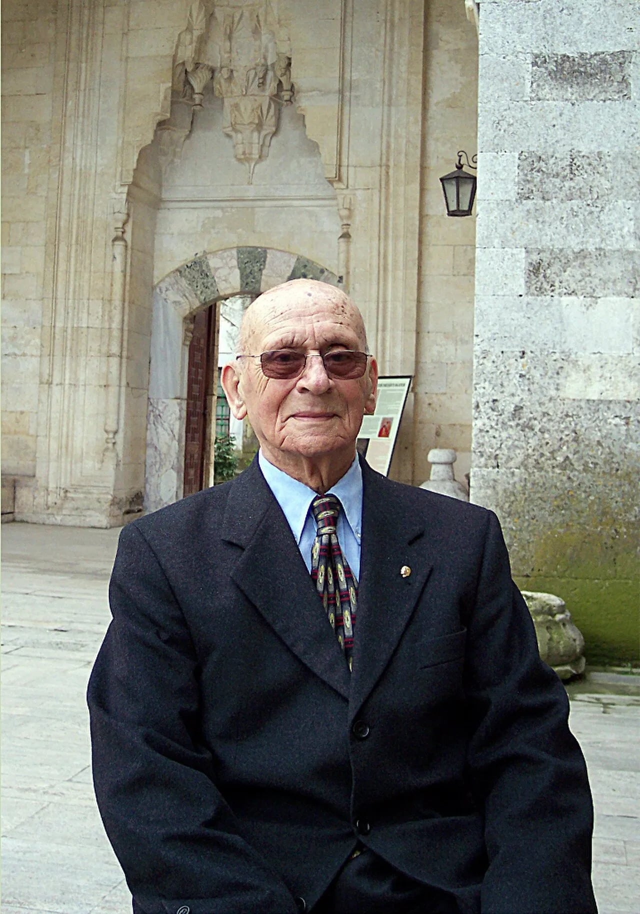 Porträt von Ratip Kazancıgil (1920–2017) – Gedenkseite