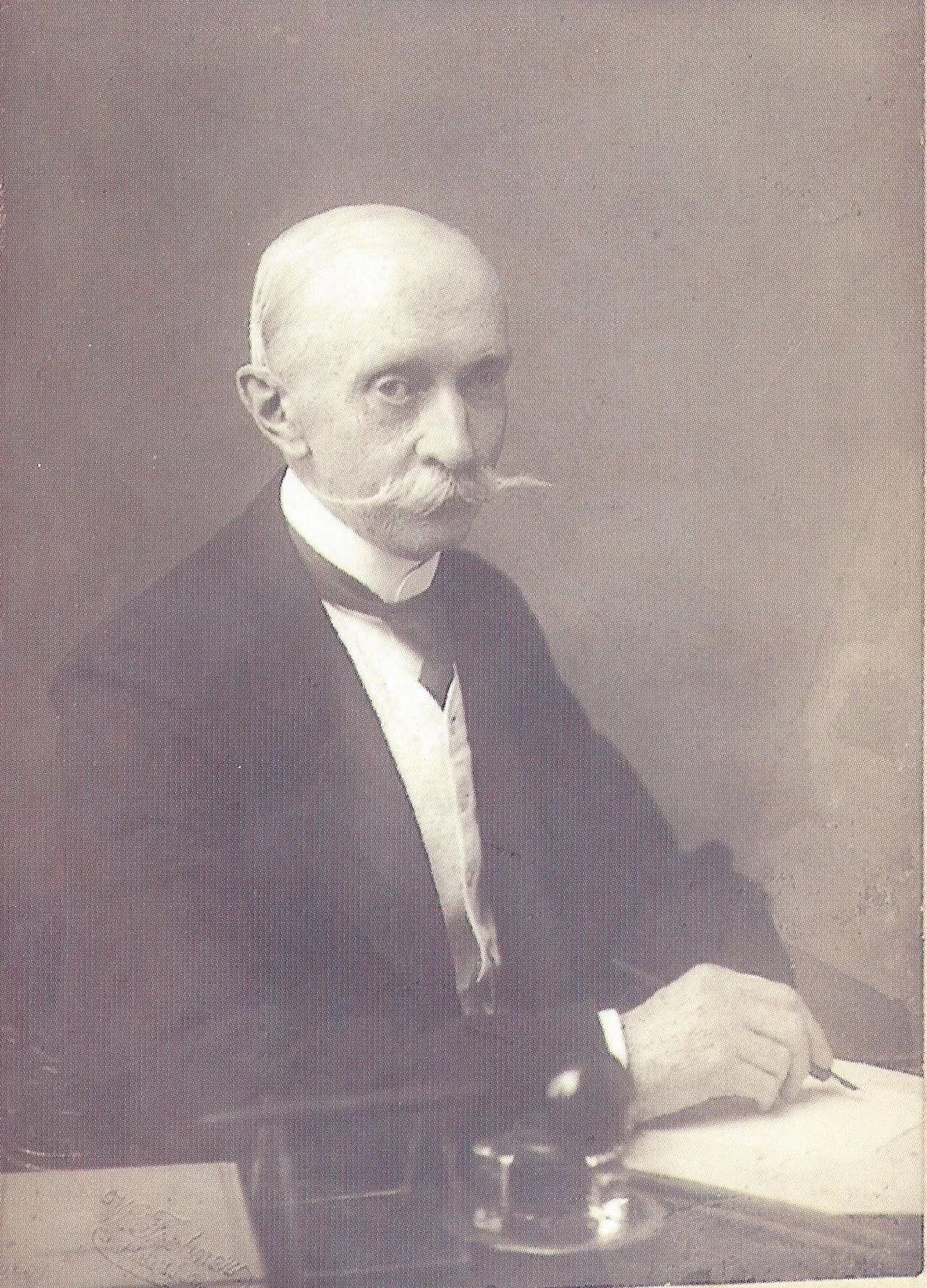 Portrait of Robert Hue de Grais (1835–1922) – memorial page