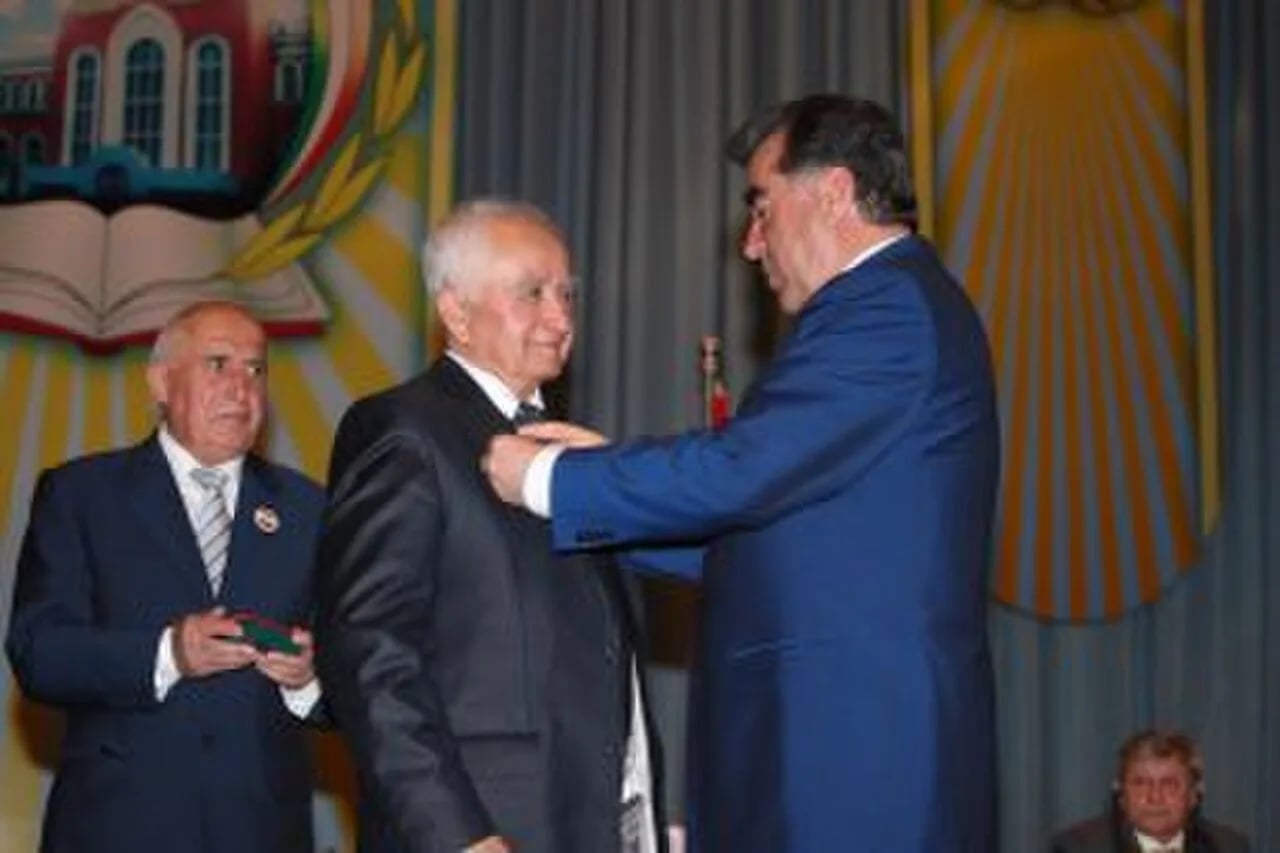 Porträt von Bakhriddin Kamoliddinov (1935–2020) – Gedenkseite