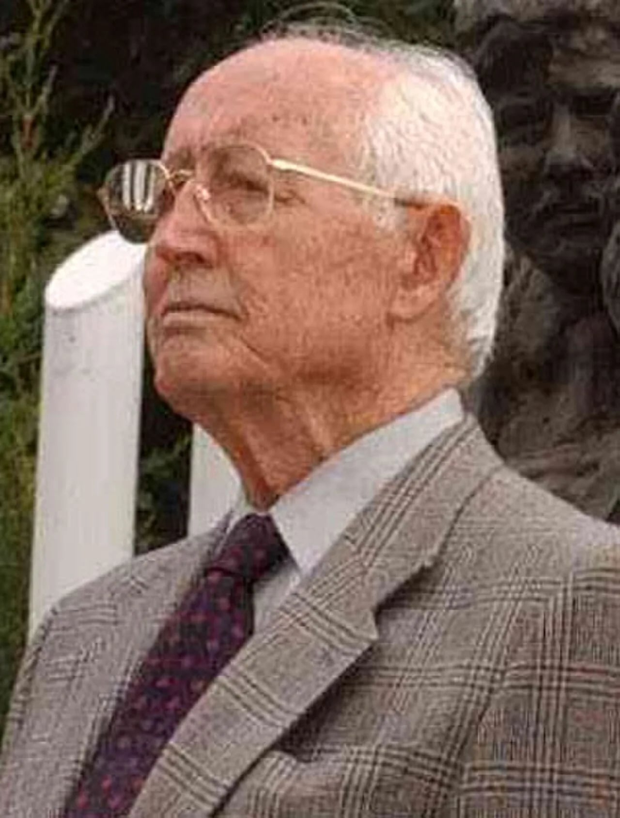 Portrait of Luis H. Álvarez (1919–2016) – memorial page