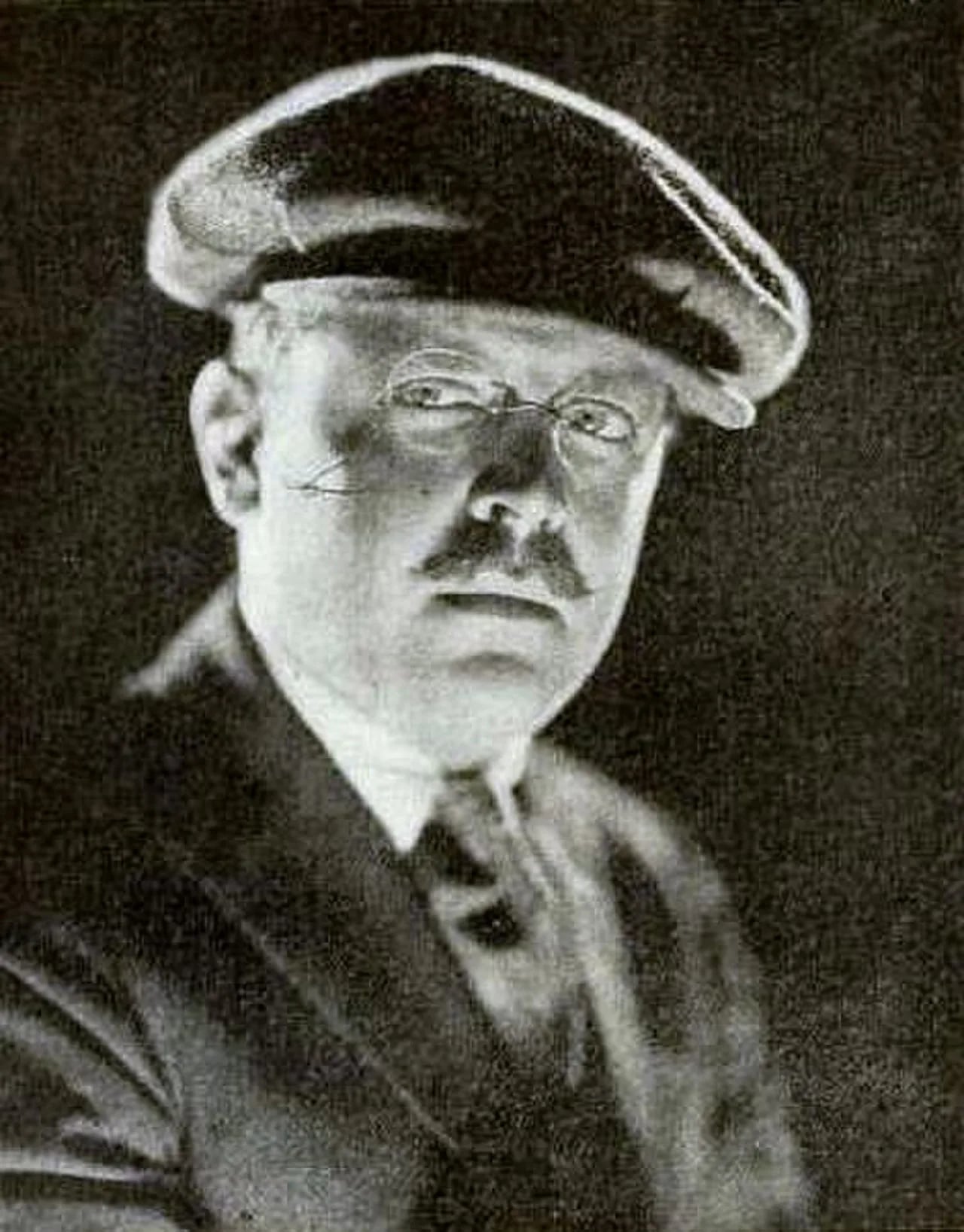 Portrait of Erle C. Kenton (1896–1980) – memorial page