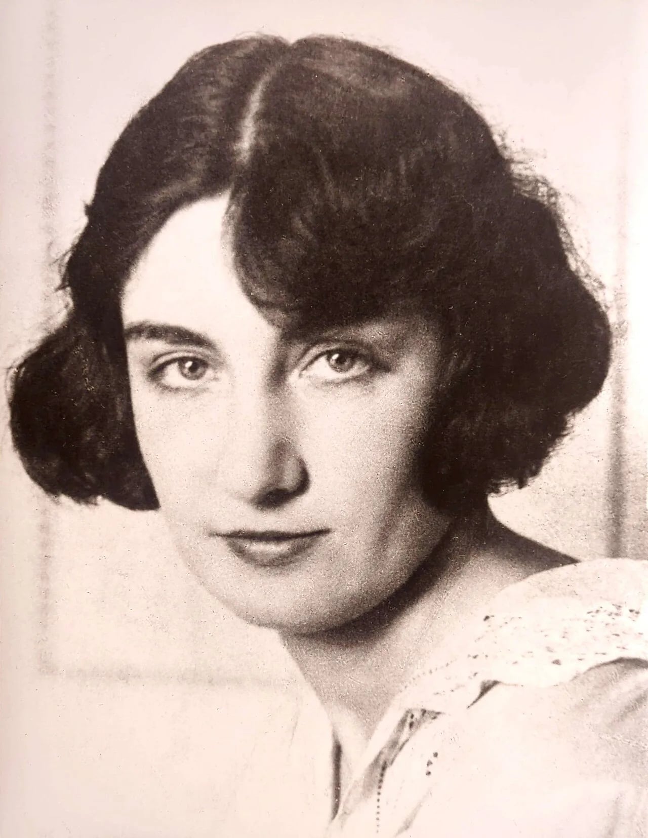 Porträt von Jenny Carré (1902–1945) – Gedenkseite