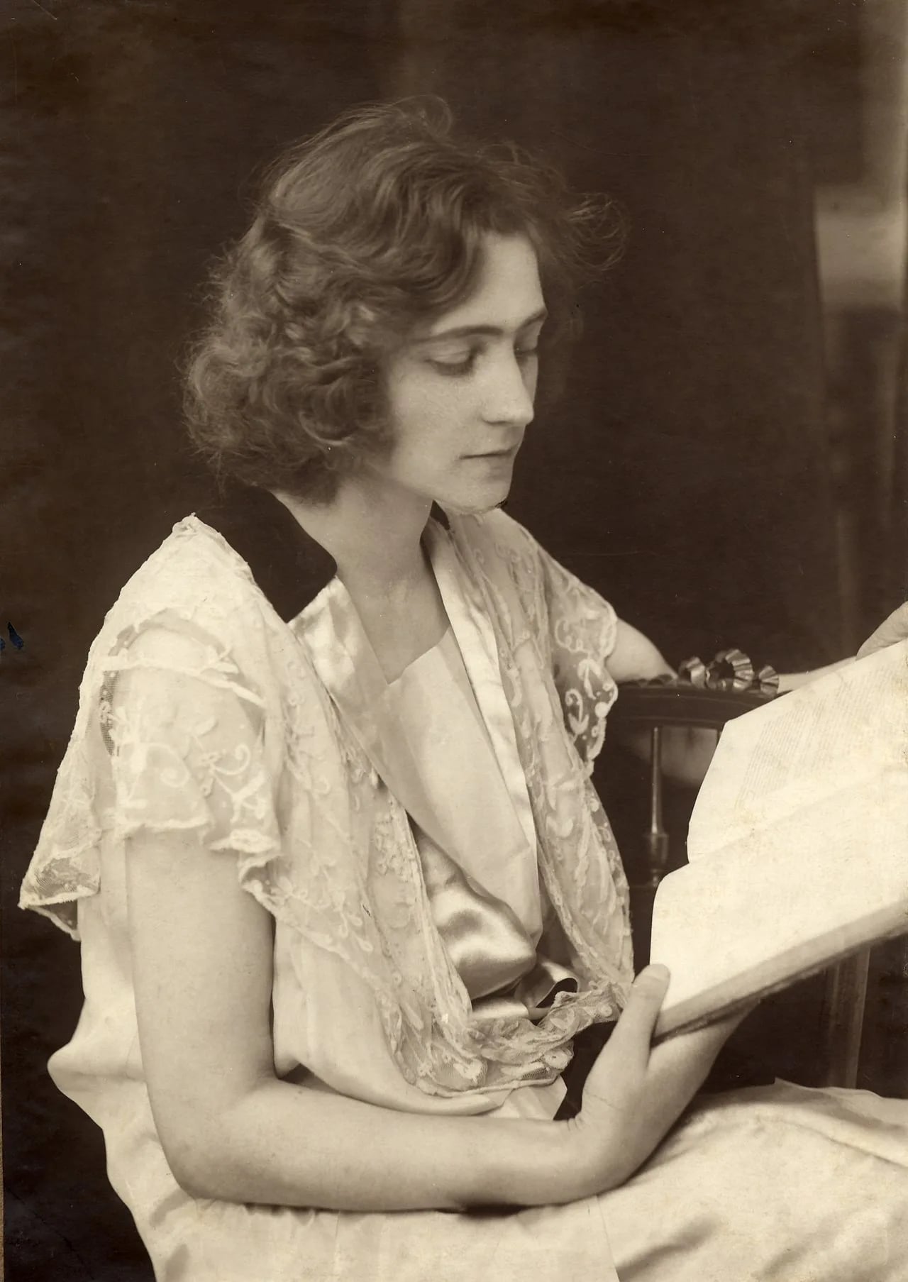 Portrait of Alice Nahon (1896–1933) – memorial page