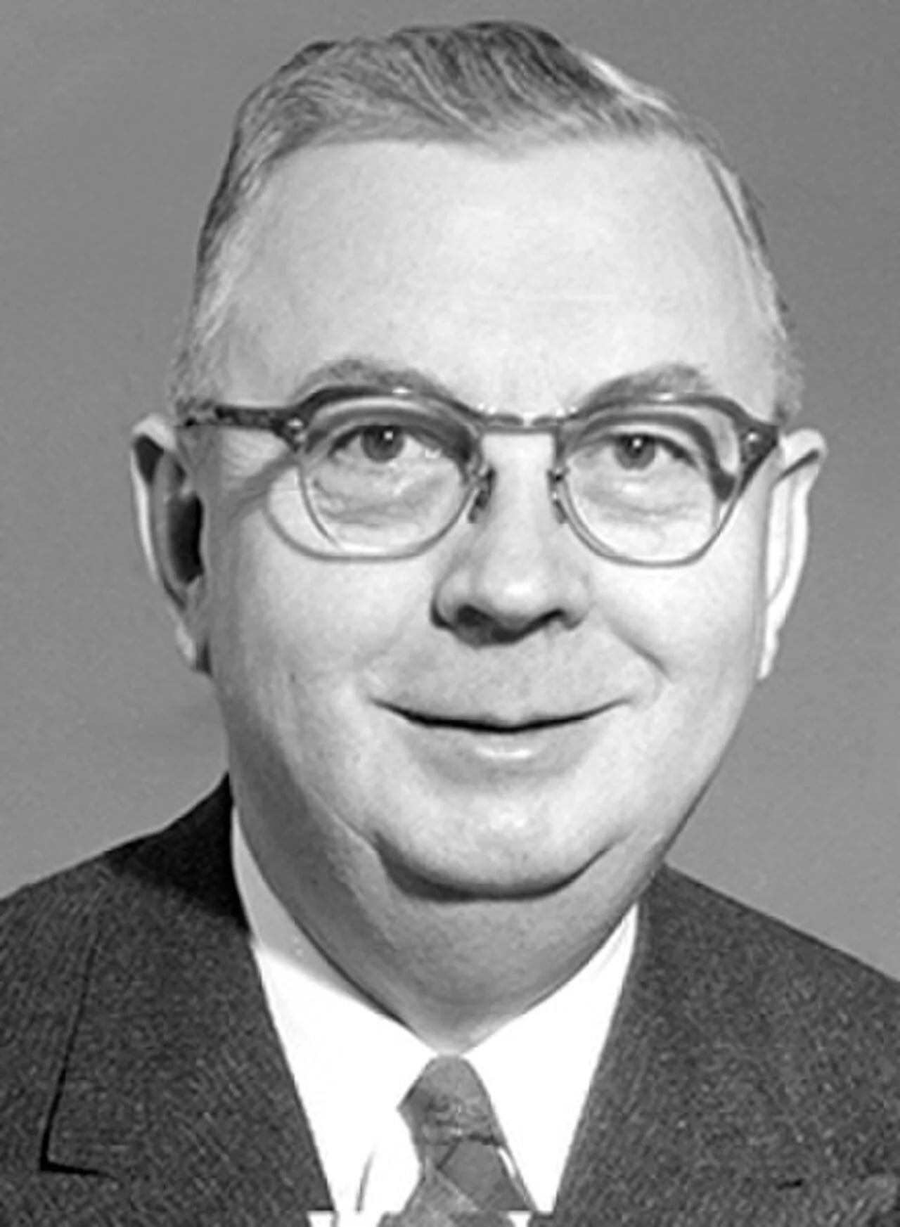 Portrait of Oliver S. Powell (1896–1963) – memorial page