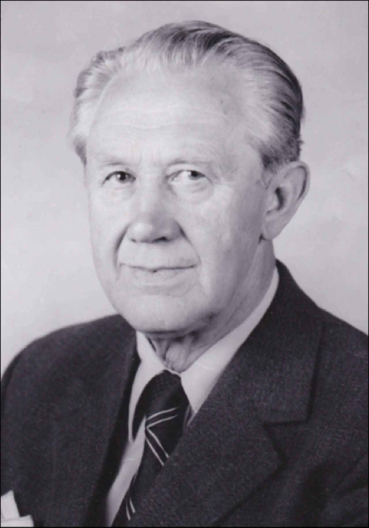 Portrait of Ivar Delviken (1913–1988) – memorial page