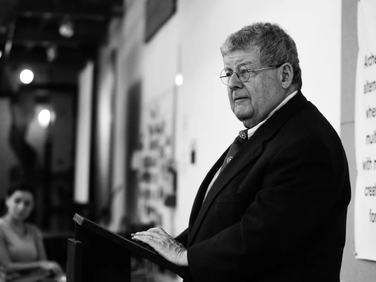 Portrait of Stanley Tigerman (1930–2019) – memorial page