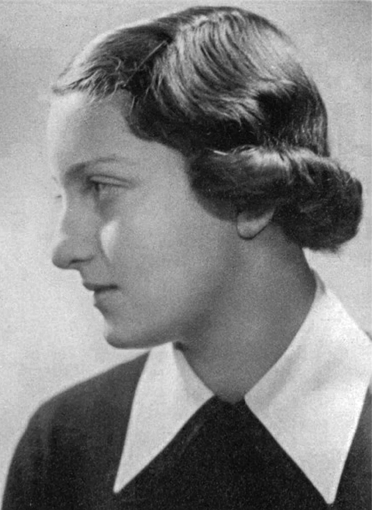 Portrait of Hannah Szenes (1921–1944) – memorial page