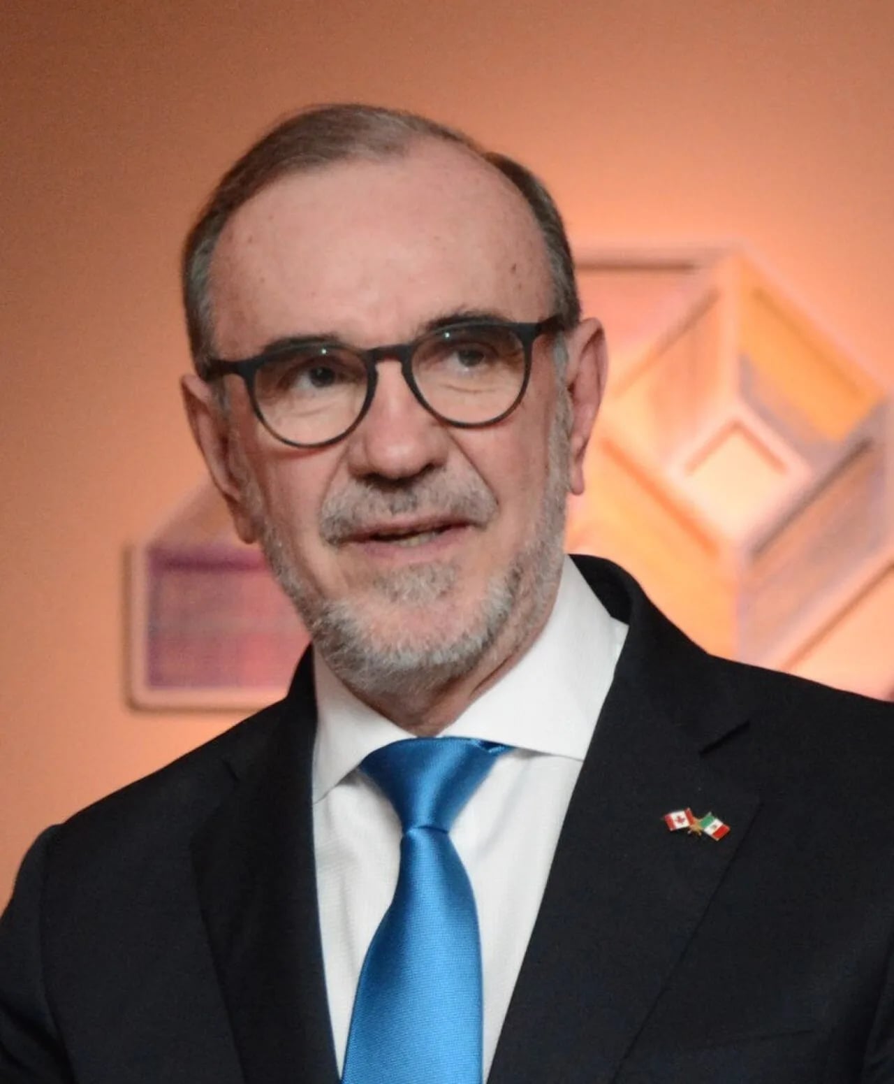 Portrait of Carlos Manuel Sada Solana (1952–2023) – memorial page