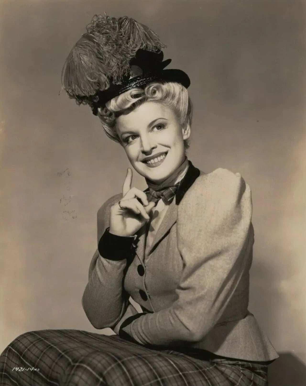 Portrait of Collette Lyons (1908–1986) – memorial page