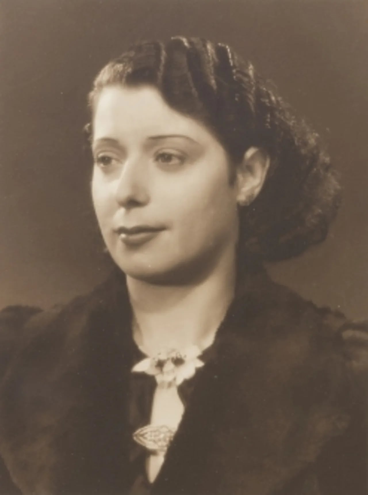 Portrait of Hermínia Silva (1907–1993) – memorial page