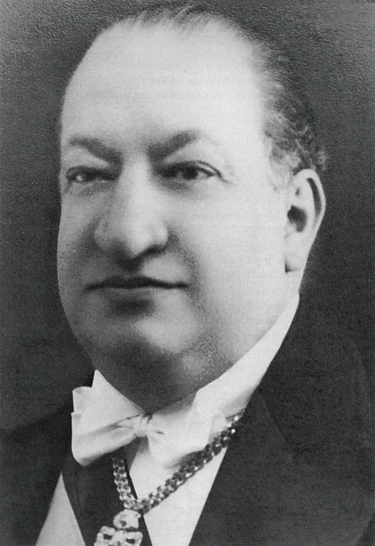 Portrait of José Luis Tejada Sorzano (1882–1938) – memorial page