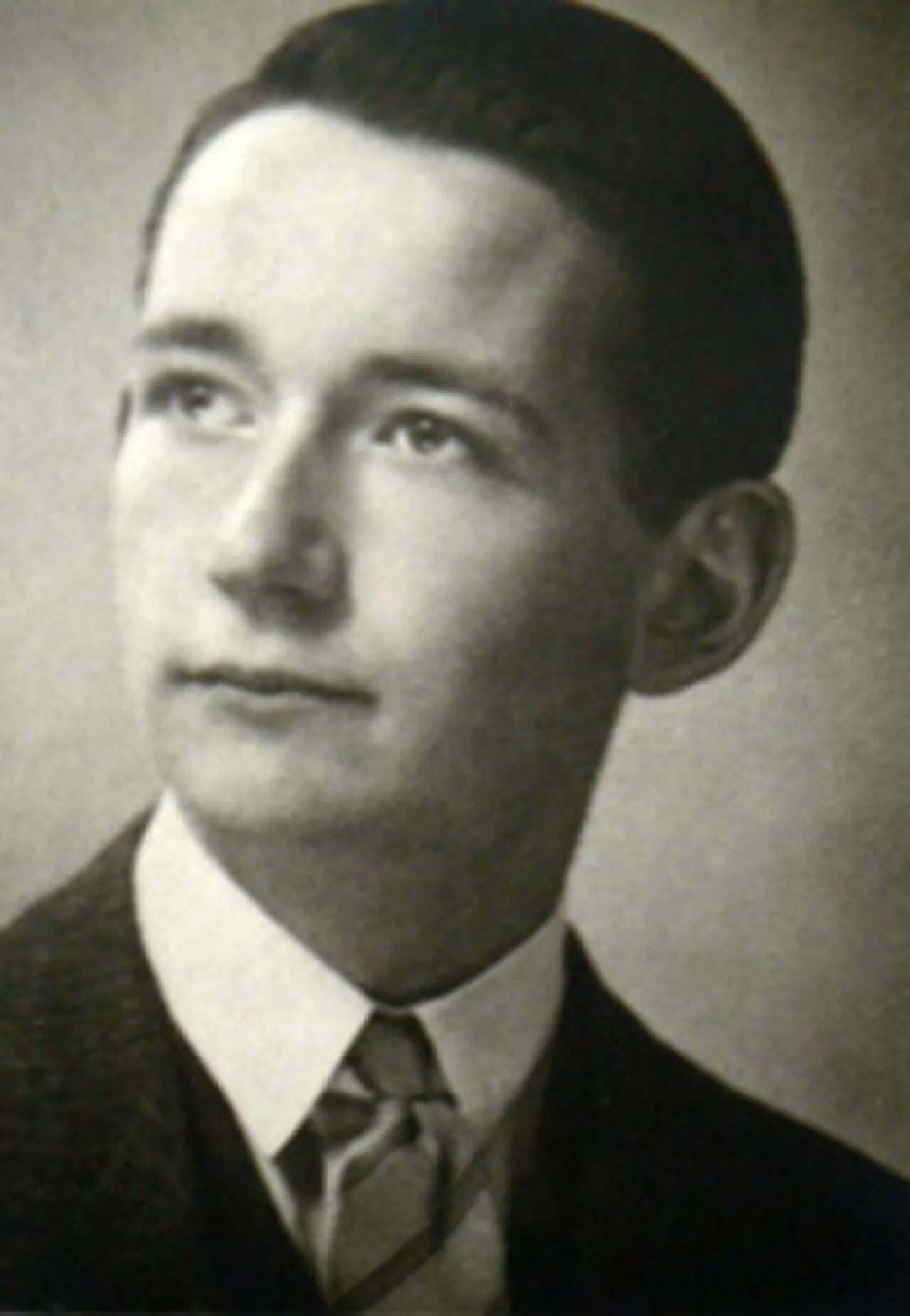 Portrait of Willem Helmers (1917–1943) – memorial page