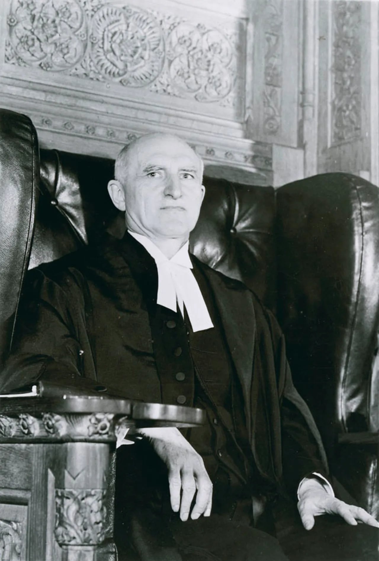 Portrait of William Ross Macdonald (1891–1976) – memorial page