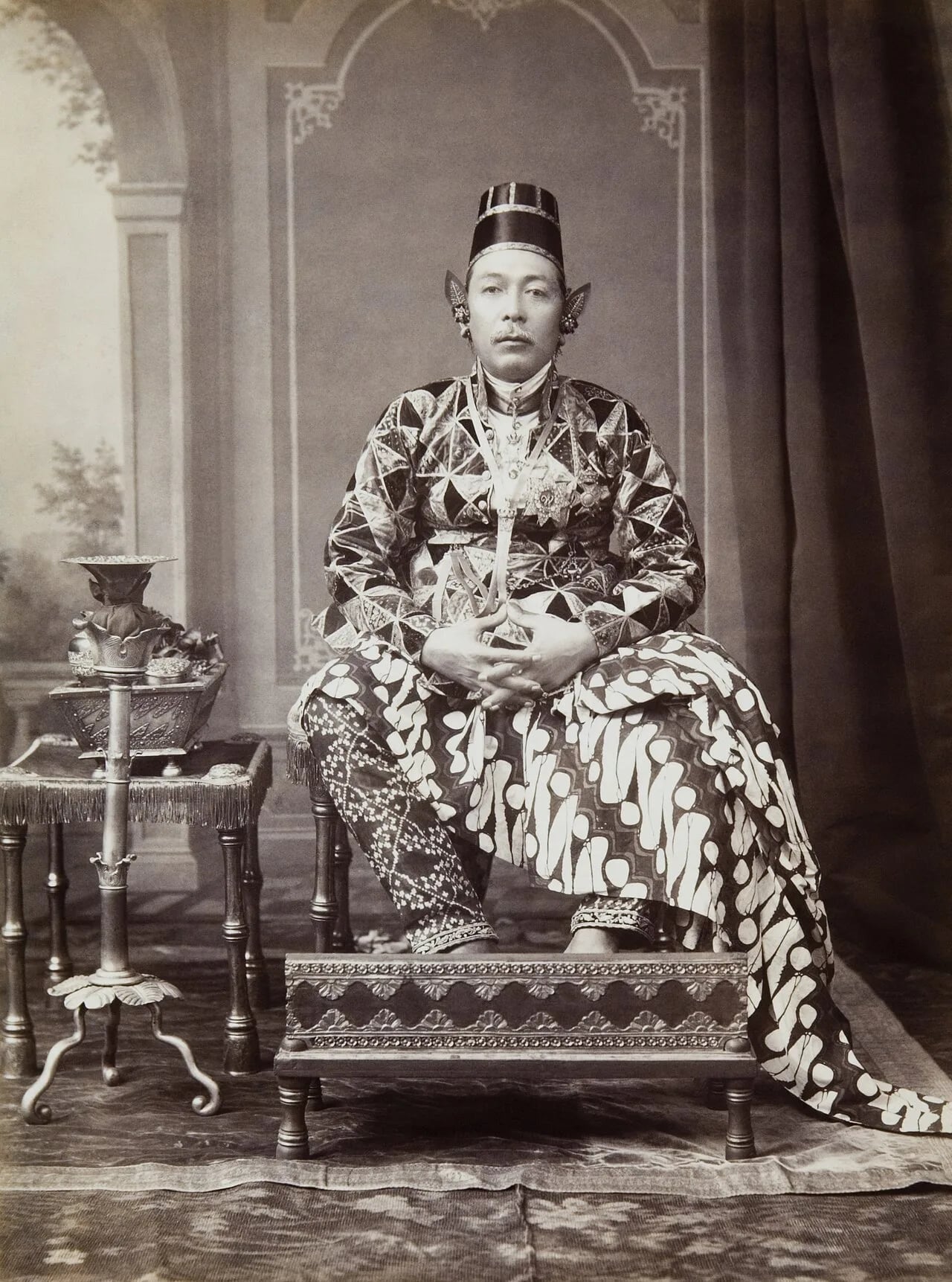 Portrait of Hamengkubuwono VII (1839–1921) – memorial page