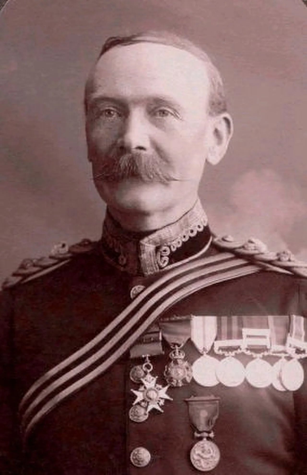 Porträt von Laurence Waddell (1854–1938) – Gedenkseite
