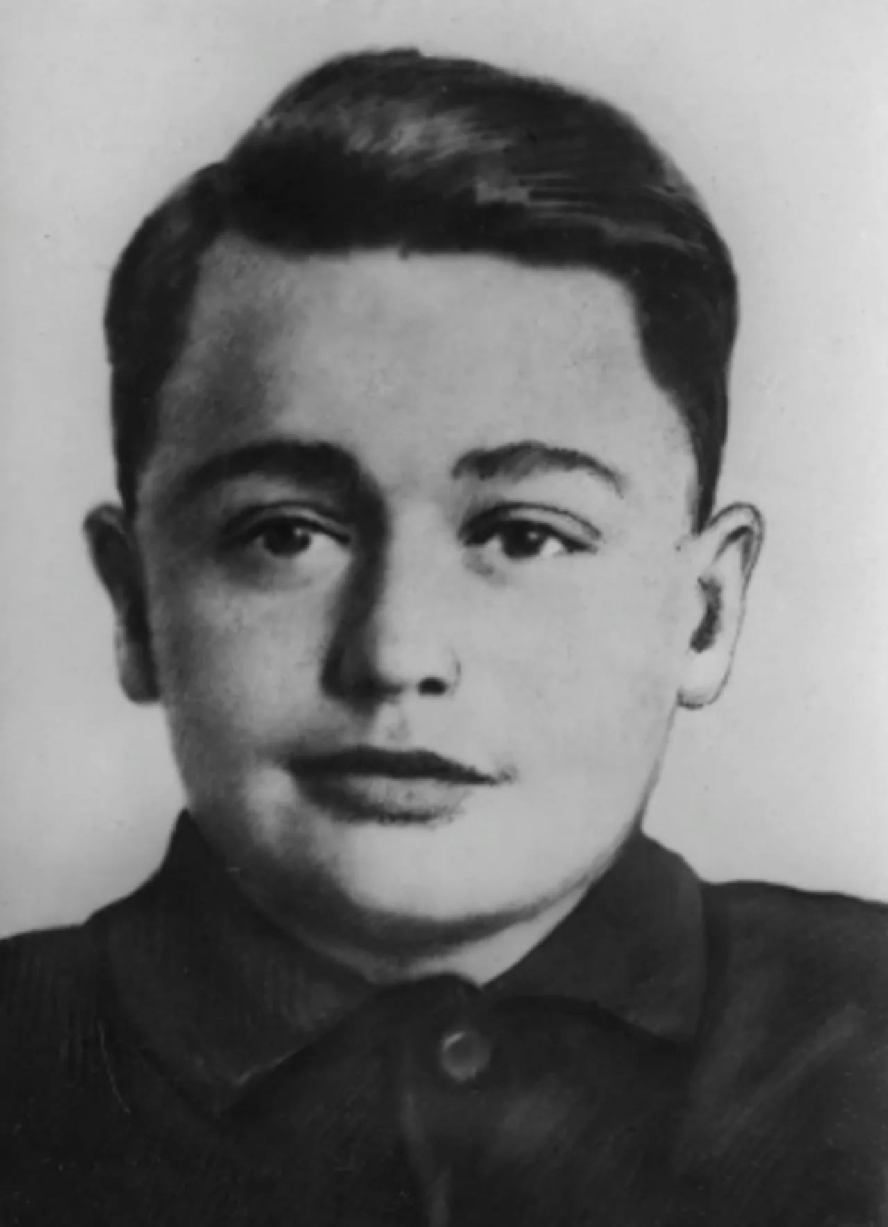 Portrait of Oleg Koshevoy (1926–1943) – memorial page