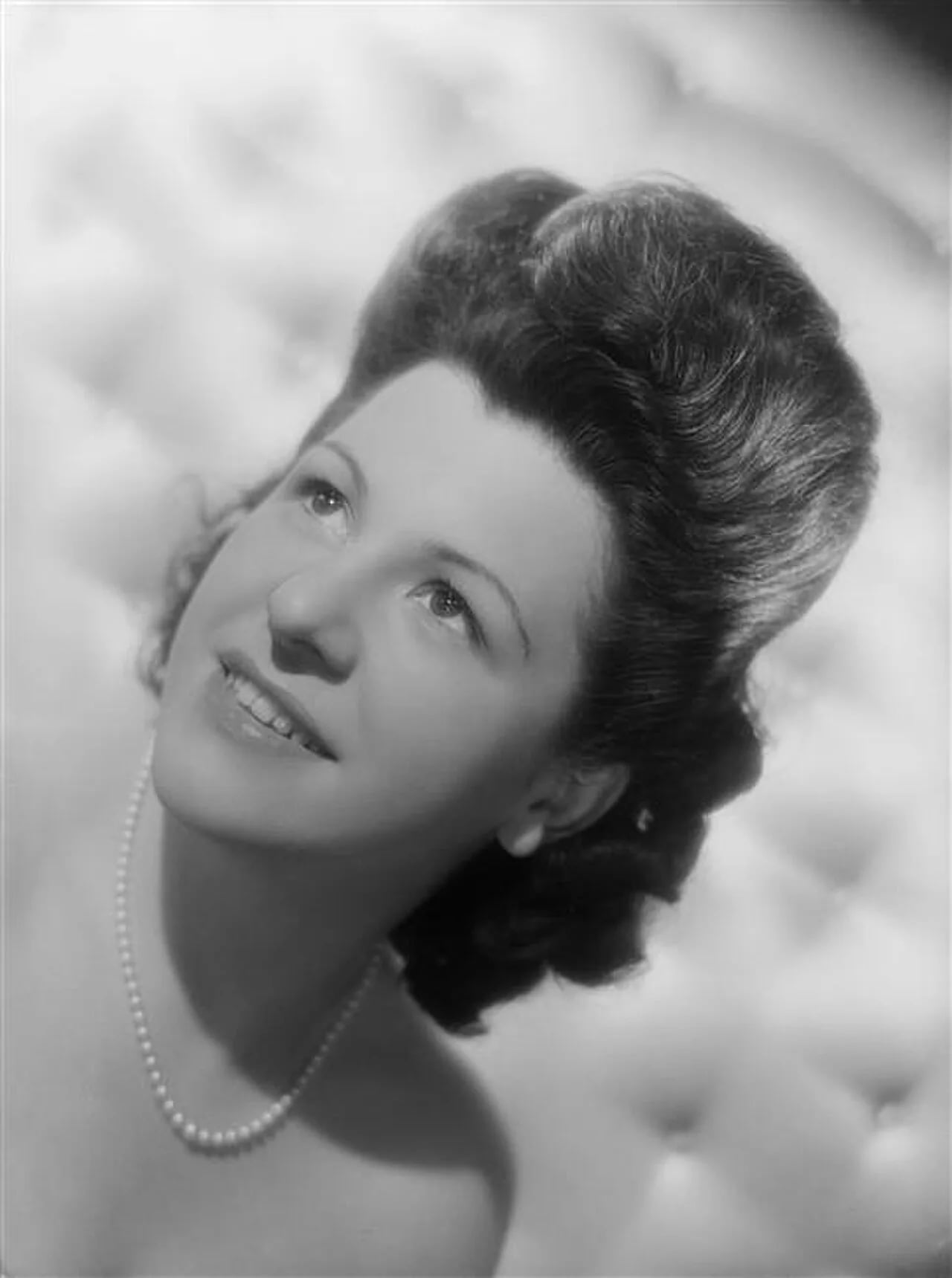 Portrait of Mado Robin (1918–1960) – memorial page
