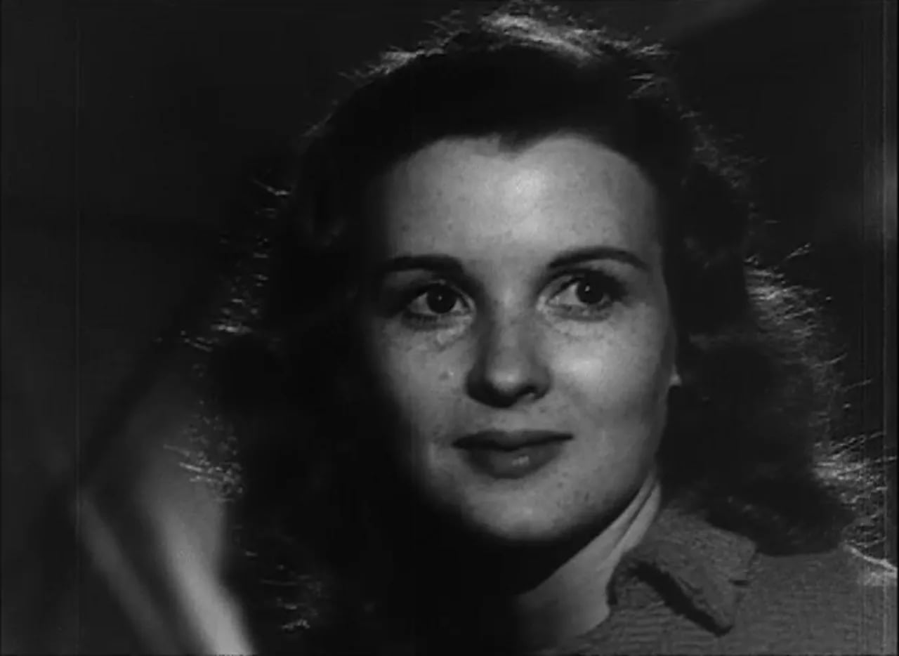 Portrait of Dorris Bowdon (1914–2005) – memorial page