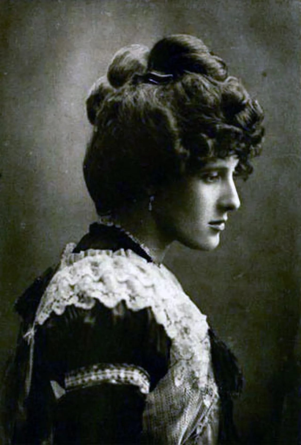 Porträt von Judith Blunt-Lytton, 16. Baroness Wentworth (1873–1957) – Gedenkseite