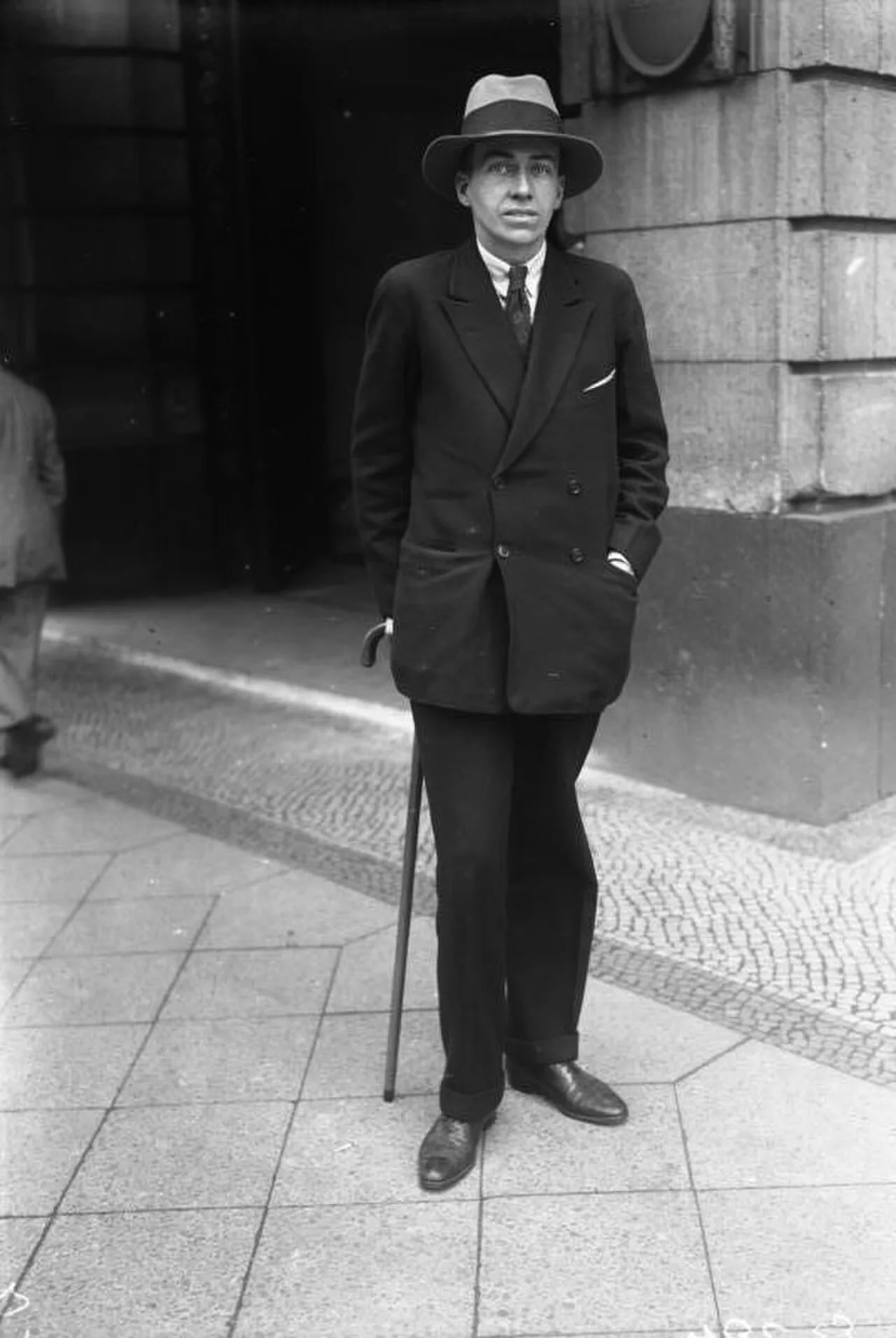 Portrait of Cornelius Vanderbilt IV (1898–1974) – memorial page