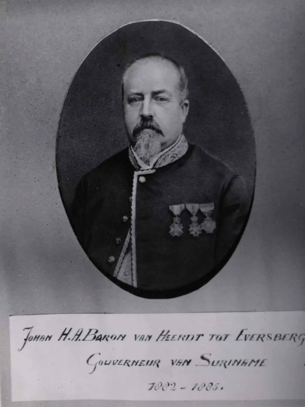 Porträt von Johannes Herbert August Willem van Heerdt tot Eversberg (1829–1893) – Gedenkseite