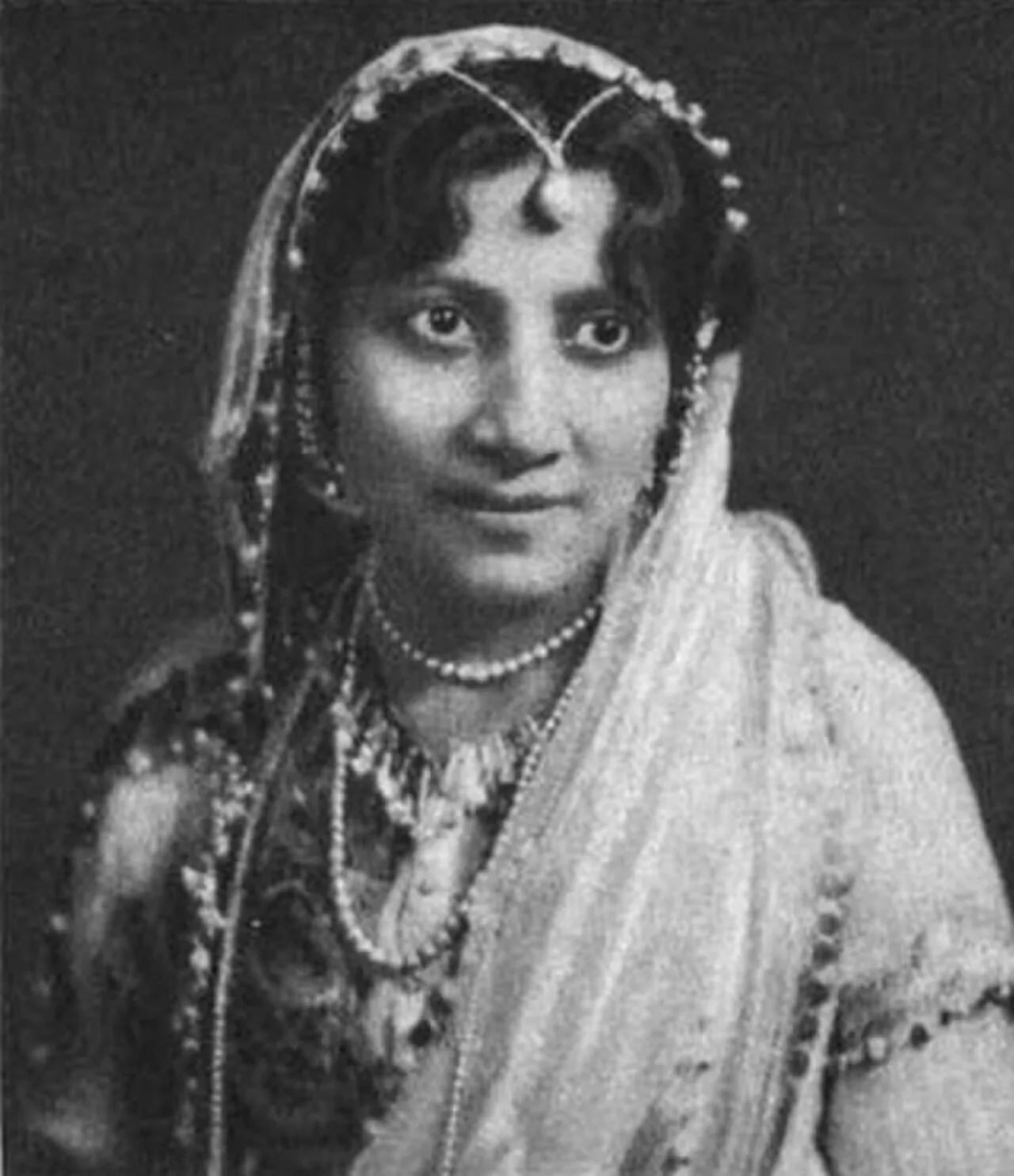 Portrait of Atiya Fyzee (1877–1967) – memorial page