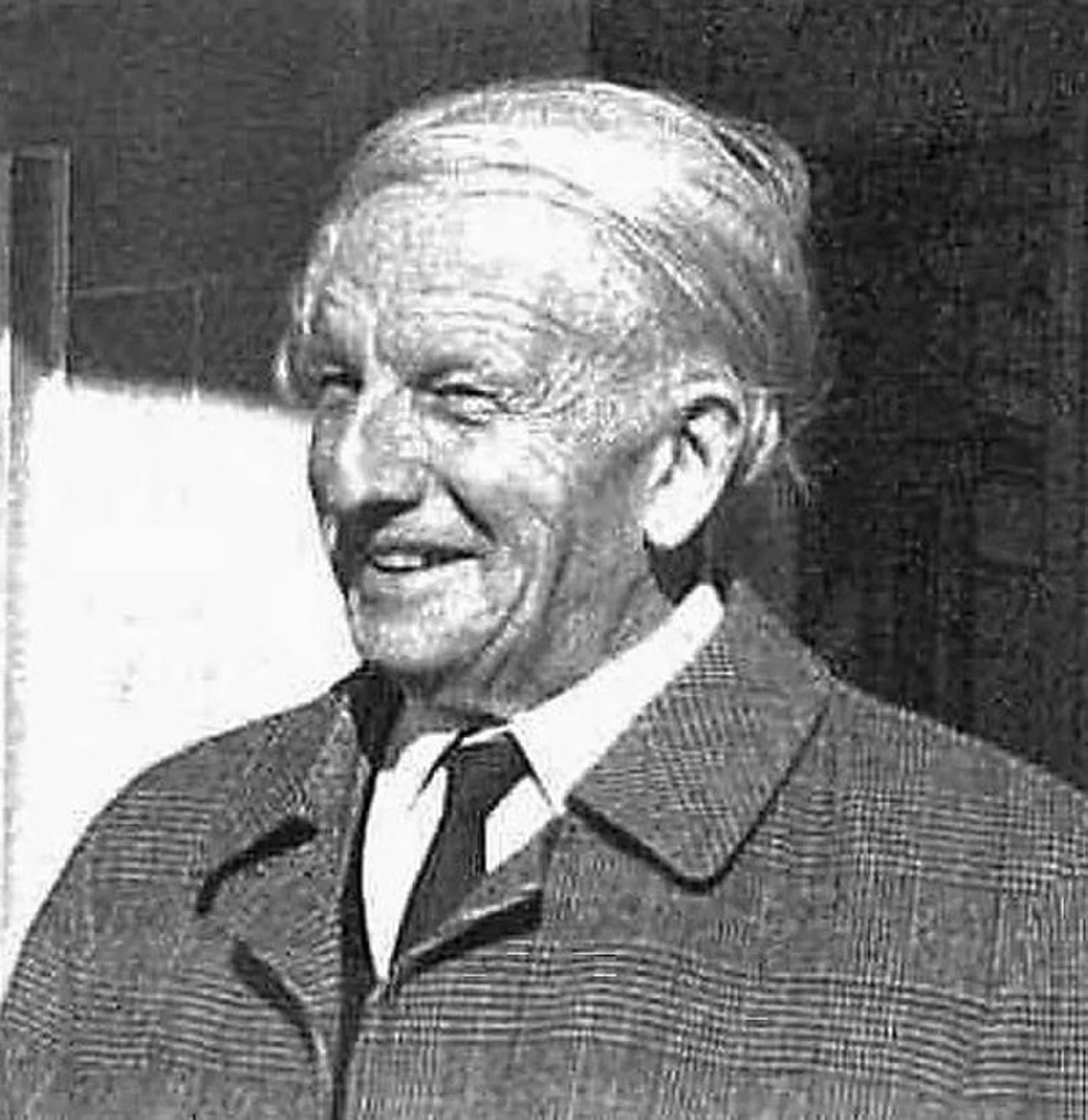 Portrait of Albert Gau (1910–1993) – memorial page