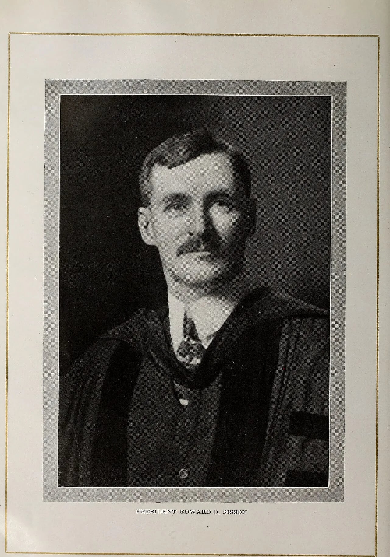 Porträt von Edward Octavius Sisson (1869–1949) – Gedenkseite