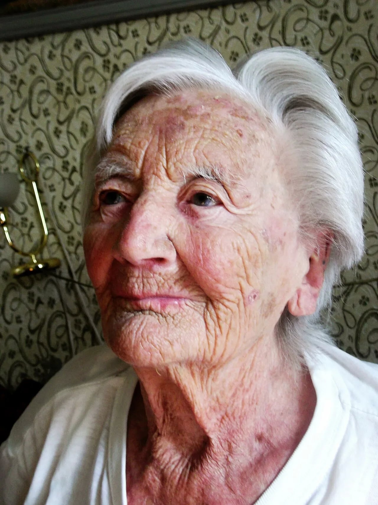 Porträt von Piroska Oszoli (1919–2017) – Gedenkseite