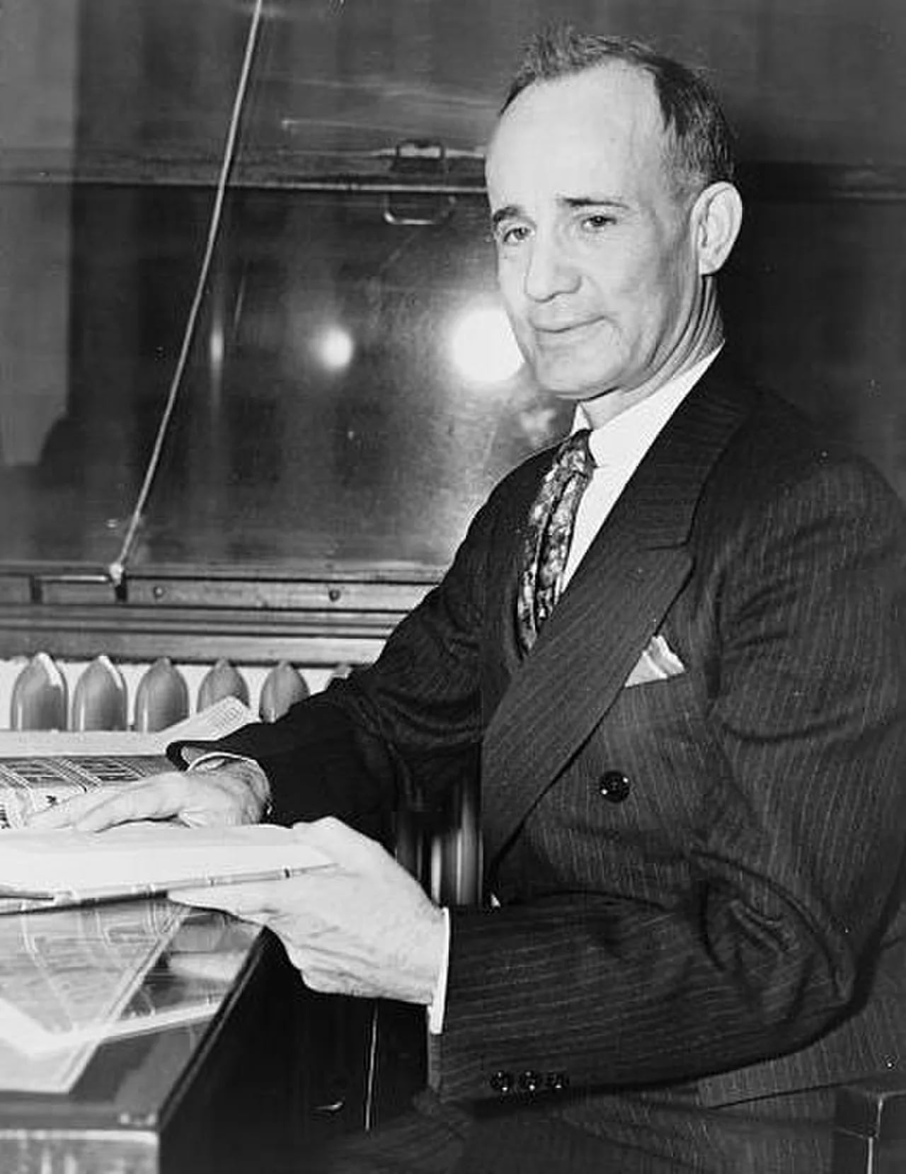 Porträt von Napoleon Hill (1883–1970) – Gedenkseite