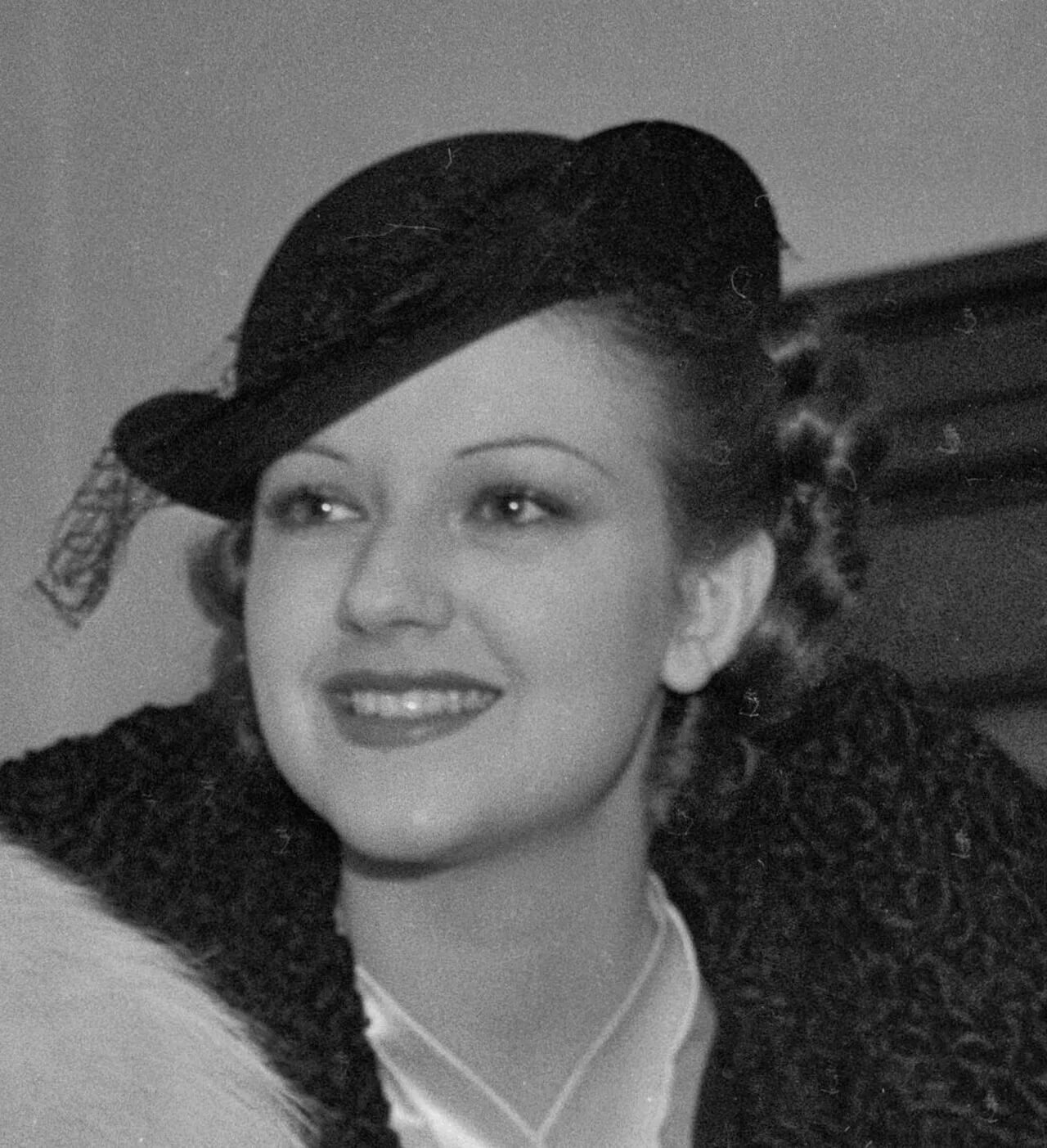 Portrait of Helen Wood (1917–1988) – memorial page