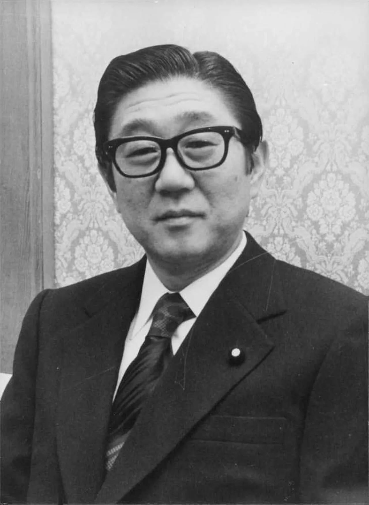 Portrait of Abe Shintarō (1924–1991) – memorial page