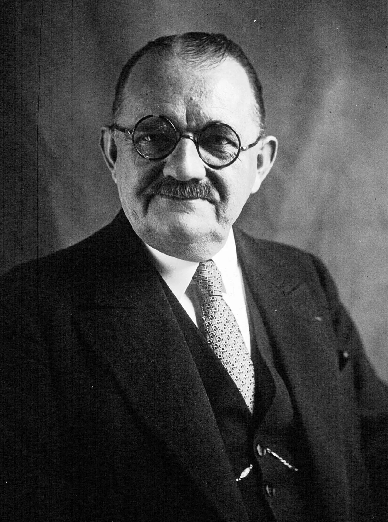 Portrait of Jules Courtehoux (1879–1957) – memorial page